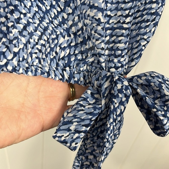 CeCe Women Blouse M Blue White Tier 3/4 Sleeves Stretch Waist w/Tie Off-Shoulder - Picture 5 of 11